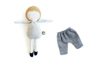 mini poupée - cheveux courts