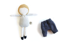mini poupée - cheveux courts